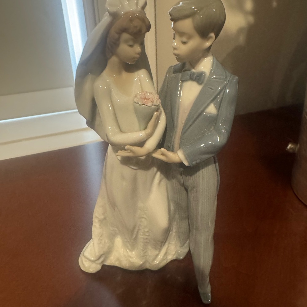 Lladro Porcelain Bride and Groom Figurine in White, Light Blue and Pink